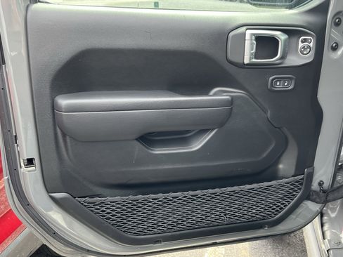 Used 2023 Jeep Wrangler Unlimited w/ Sun & Screen Package image 22