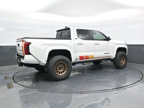 Used 2025 Toyota Tacoma SR5 AWD/4WD image 7