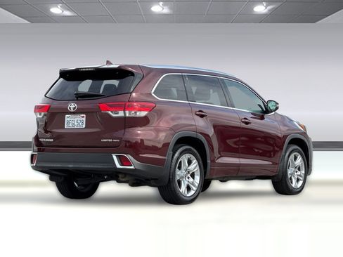 Used 2018 Toyota Highlander Limited w/ Carpet Mat Package (TMS) image 3