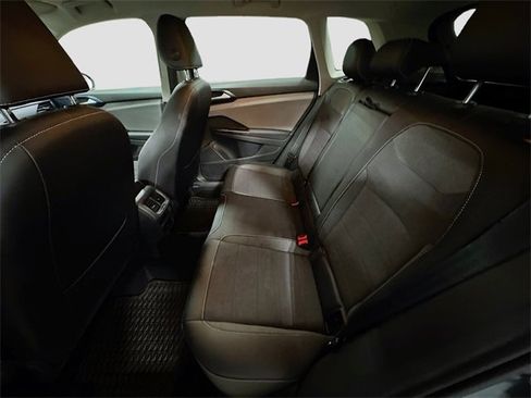 Used 2022 Volkswagen Taos SE image 25