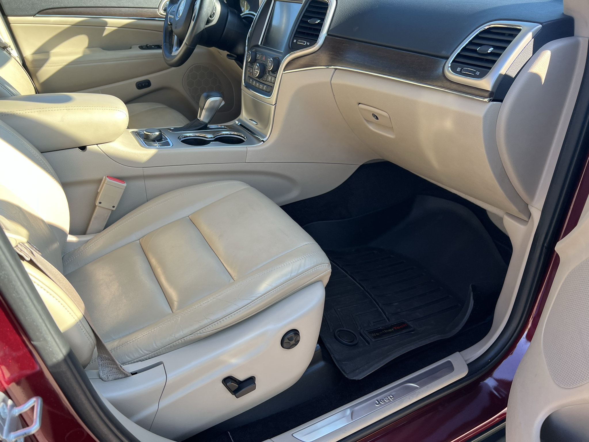 Used 2017 Jeep Grand Cherokee Limited AWD/4WD image 17