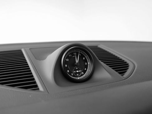 Certified 2025 Porsche Macan image 35