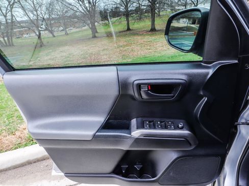 Used 2017 Toyota Tacoma SR5 w/ Tow Package image 28