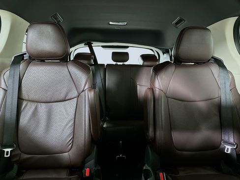 Used 2024 Toyota Sienna Platinum image 30