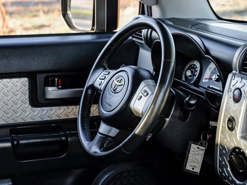 Used 2014 Toyota FJ Cruiser 4WD w/ Upgrade Package image 15