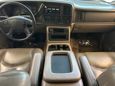 Used 2005 Chevrolet Tahoe LT w/ LT Preferred Equipment Group AWD/4WD image 14