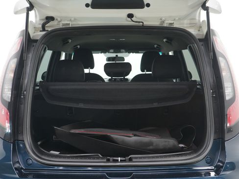 Used 2018 Kia Soul + FWD image 17