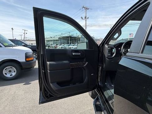 Certified 2019 Chevrolet Silverado 1500 LT Trail Boss AWD/4WD image 12