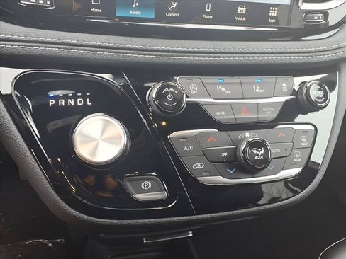 New 2026 Chrysler Pacifica Select AWD/4WD image 7