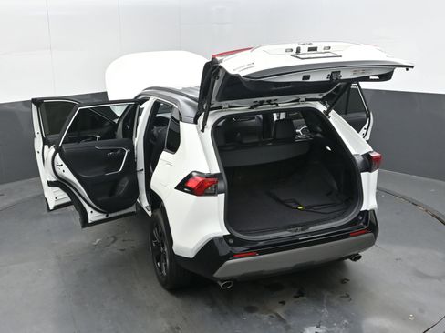 Used 2022 Toyota RAV4 XSE image 41