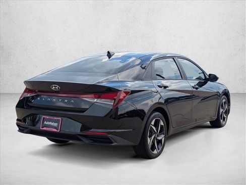 Used 2023 Hyundai Elantra SEL w/ Convenience Package FWD image 5