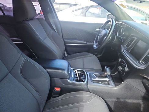 Used 2019 Dodge Charger SXT image 8
