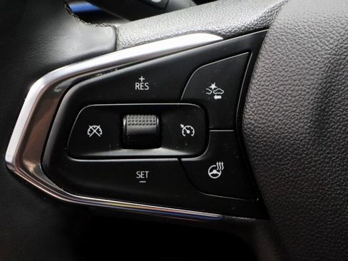Used 2025 Chevrolet Trax LT w/ LT Convenience Package FWD image 27