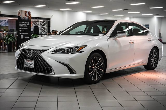 Certified 2025 Lexus ES 350 w/ Premium Package FWD image 3