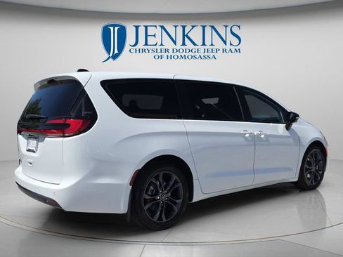New 2026 Chrysler Pacifica Select FWD image 7