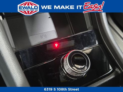 New 2025 Jeep Grand Cherokee Altitude image 4