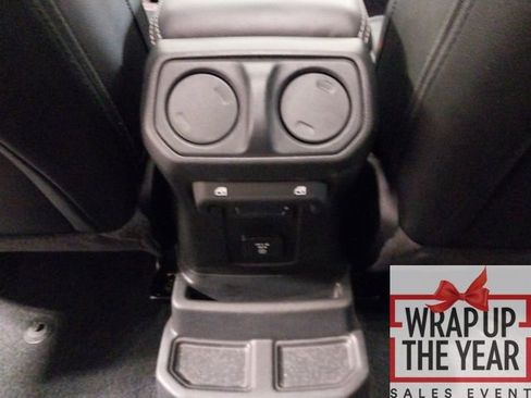 Used 2022 Jeep Wrangler Unlimited Sahara w/ Cold Weather Group image 11