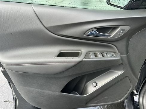 Used 2023 Chevrolet Equinox RS FWD image 22