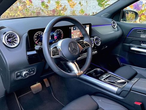 Used 2025 Mercedes-Benz GLA 250 4MATIC image 13