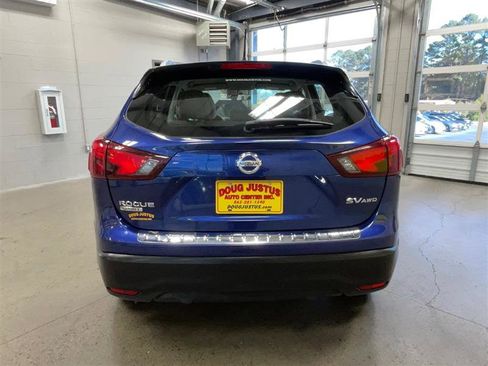 Used 2018 Nissan Rogue Sport SV image 4