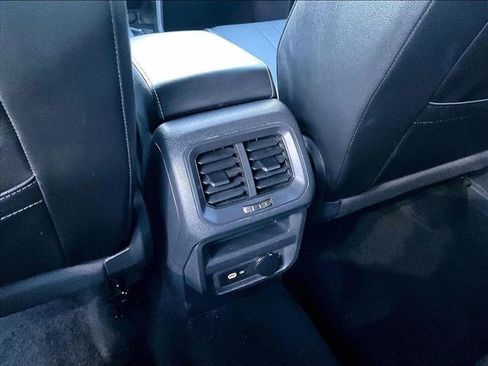 Used 2022 Volkswagen Tiguan SE w/ Panoramic Sunroof Package FWD image 24