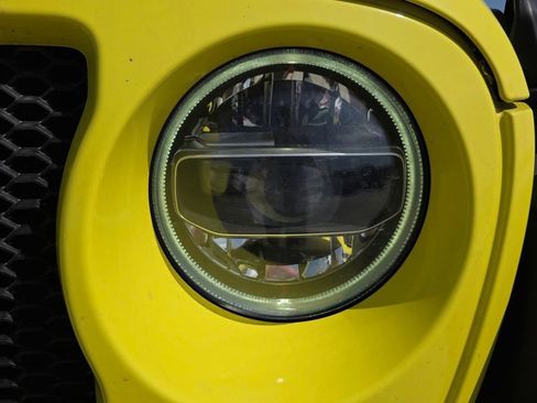 Used 2022 Jeep Wrangler Unlimited Sport AWD/4WD image 9