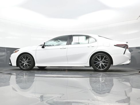 Used 2024 Toyota Camry SE w/ Audio Upgrade Package FWD image 31