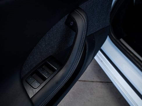 Used 2022 Tesla Model S image 28