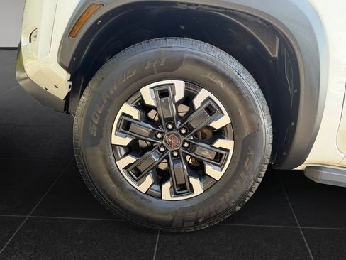 Used 2022 Nissan Frontier PRO-4X AWD/4WD image 9