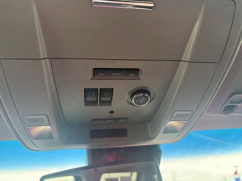 Used 2017 Chevrolet Suburban Premier image 29