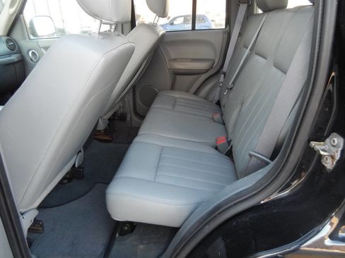 Used 2005 Jeep Liberty Limited image 29