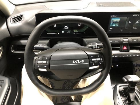 New 2025 Kia K4 LX image 24