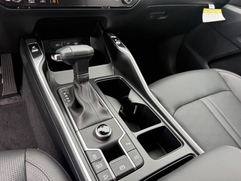 New 2025 Kia Sorento S image 9