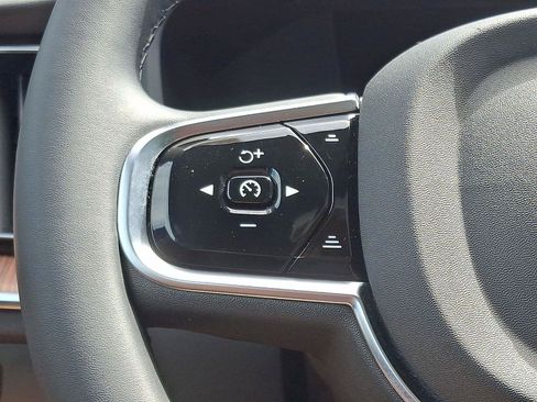 Certified 2024 Volvo XC60 B5 Plus w/ Climate Package AWD/4WD image 23