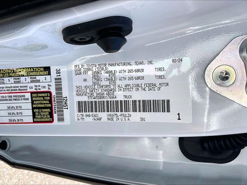 Used 2024 Toyota Tundra Limited AWD/4WD image 31