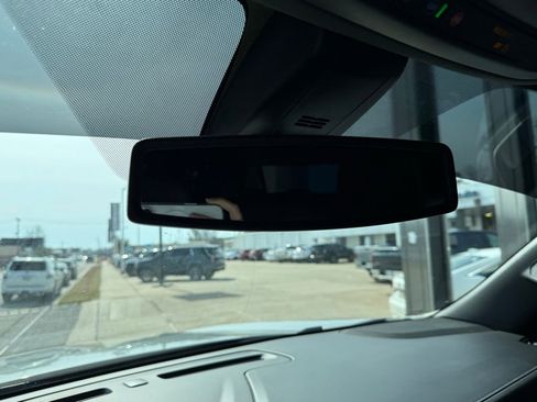 Used 2022 Chevrolet Suburban LT image 25