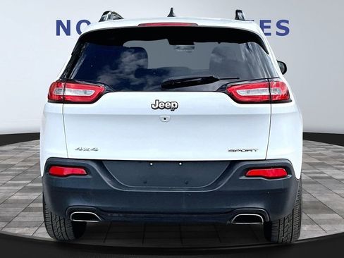 Used 2016 Jeep Cherokee Sport image 5