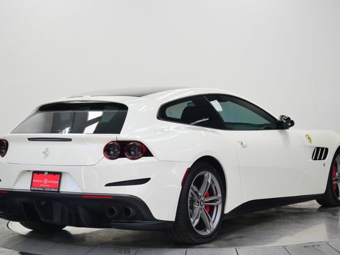 Used 2017 Ferrari GTC4Lusso AWD/4WD image 9