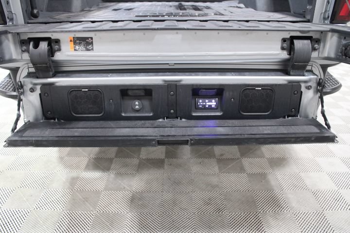 Used 2024 GMC Sierra 2500 Denali Ultimate AWD/4WD image 13