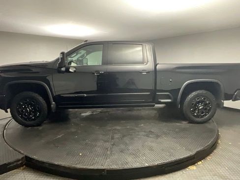 Certified 2024 Chevrolet Silverado 2500 High Country w/ Midnight Edition image 4