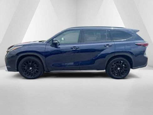 Used 2024 Toyota Highlander XSE AWD/4WD image 4