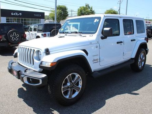 Used 2018 Jeep Wrangler Unlimited Sahara w/ Dual Top Group AWD/4WD image 2
