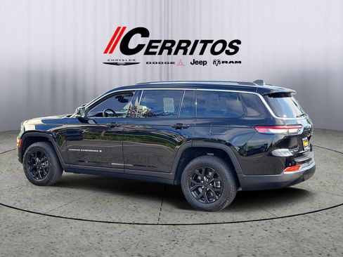 Certified 2022 Jeep Grand Cherokee L Limited AWD/4WD image 2