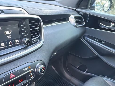 Used 2019 Kia Sorento SX image 20