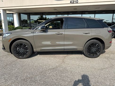 Certified 2025 Lincoln Corsair Reserve w/ Jet Appearance Package AWD/4WD image 6