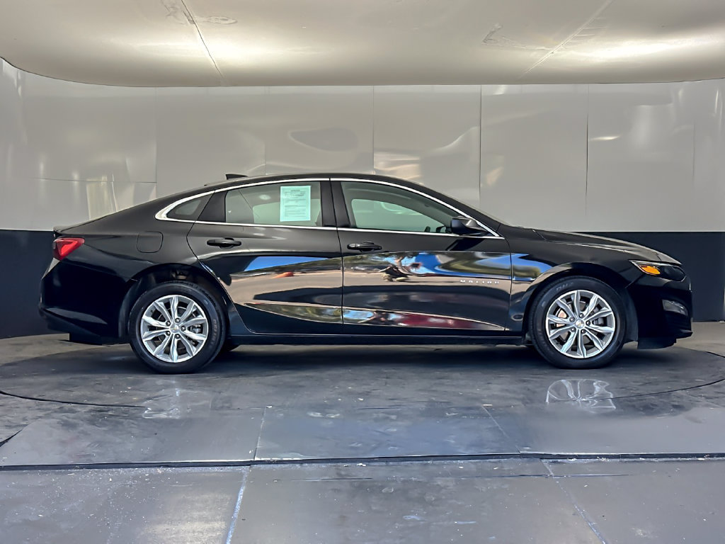 Used 2025 Chevrolet Malibu LT FWD image 2