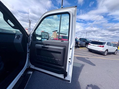 Used 2011 Ford F250 Lariat w/ Chrome Pkg image 30