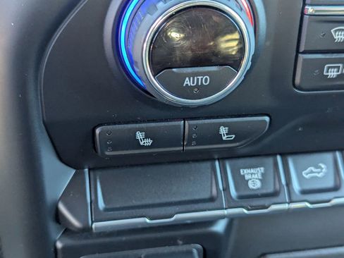 Used 2022 Chevrolet Silverado 2500 LT w/ Fleet Comfort Package image 17