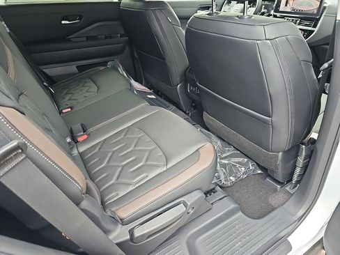 New 2026 Nissan Pathfinder Platinum w/ Cargo Package FWD image 14