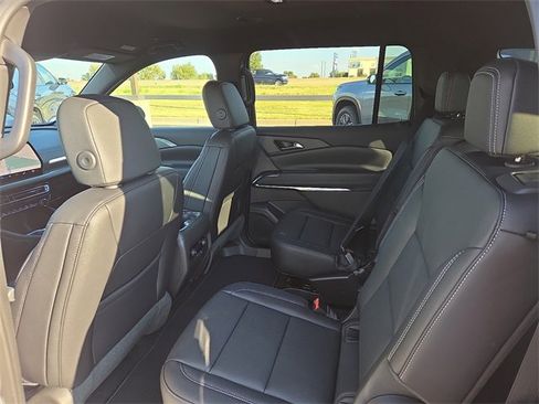 New 2026 Chevrolet Traverse LT image 8